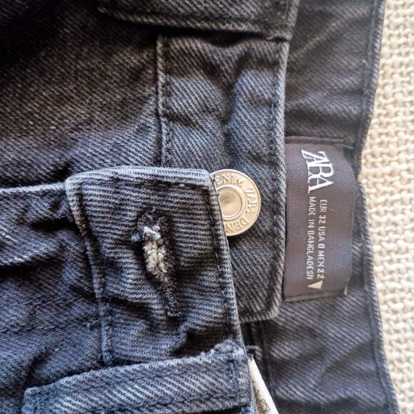 ZARA High-Waisted Black Denim Jean Shorts | Size 0 - Picture 4 of 7